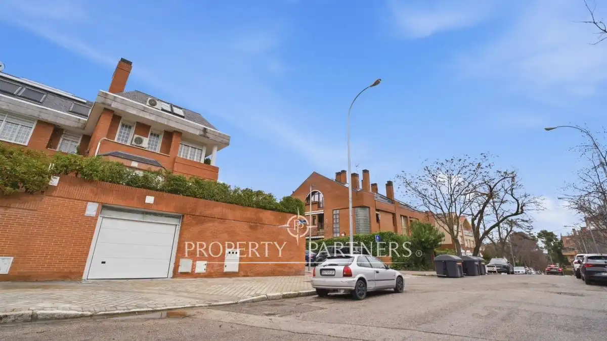 Vista exterior de Casa adosada en venta en Madrid con Aire acondicionado y Terraza