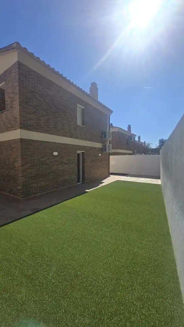 Terrassa de Casa o xalet en venda en Cubelles amb Aire condicionat, Calefacció i Jardí privat