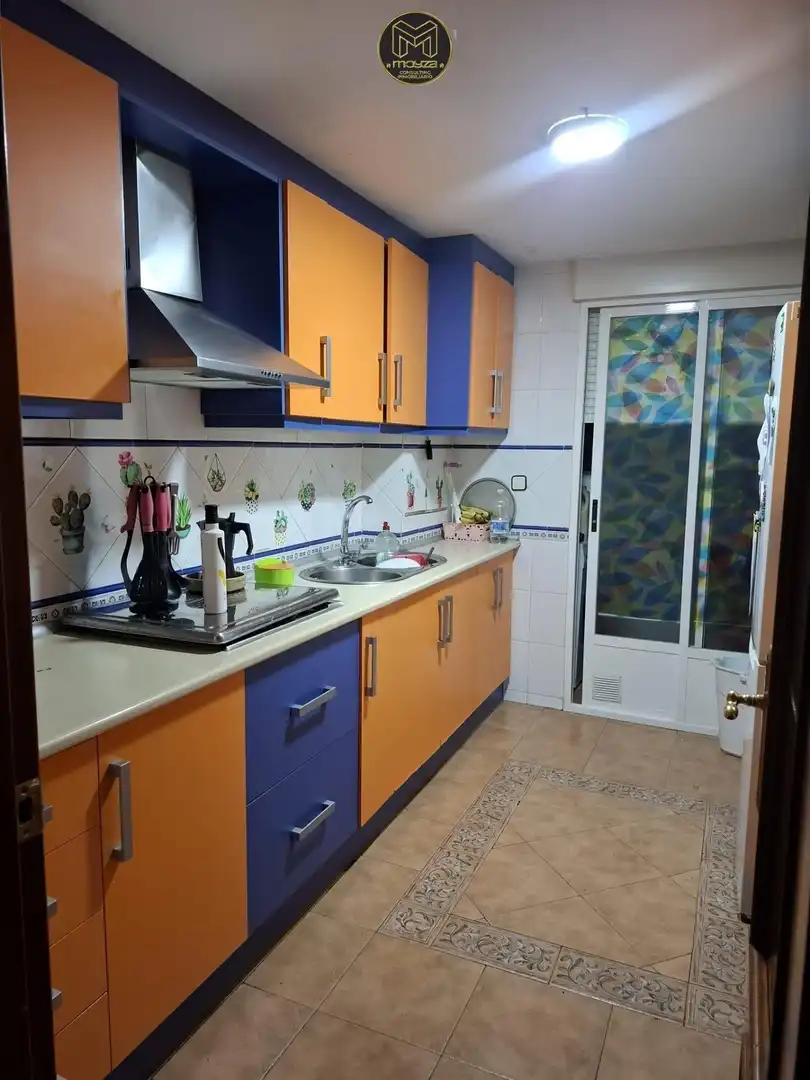 Cuina de Pis de lloguer en Jaén amb Aire condicionat i Calefacció