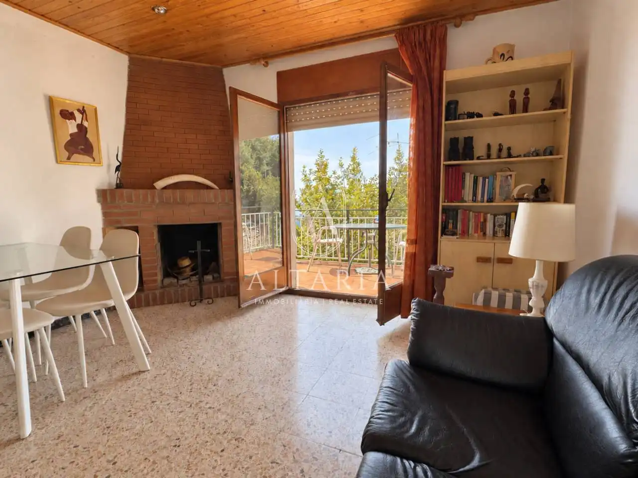 Sala d'estar de Finca rústica en venda en Pineda de Mar amb Jardí privat, Piscina i Alarma