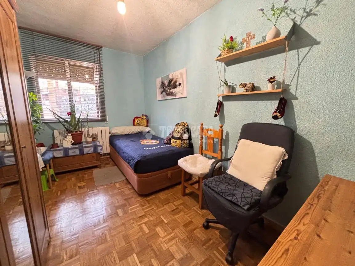 Habitación de Piso en venta en Madrid con Calefacción