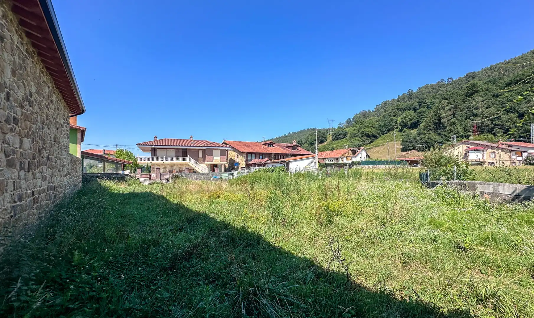 Casa adosada en venda en Castañeda amb Jardí privat
