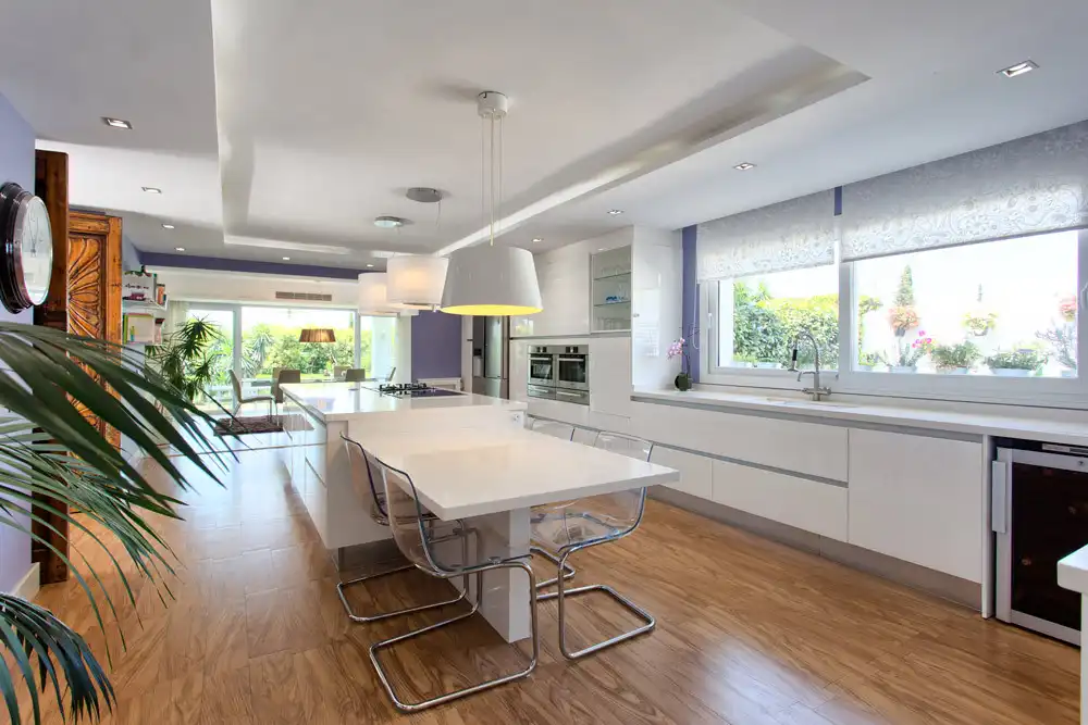 Cuina de Casa o xalet de lloguer en Marbella amb Aire condicionat, Jardí privat i Terrassa