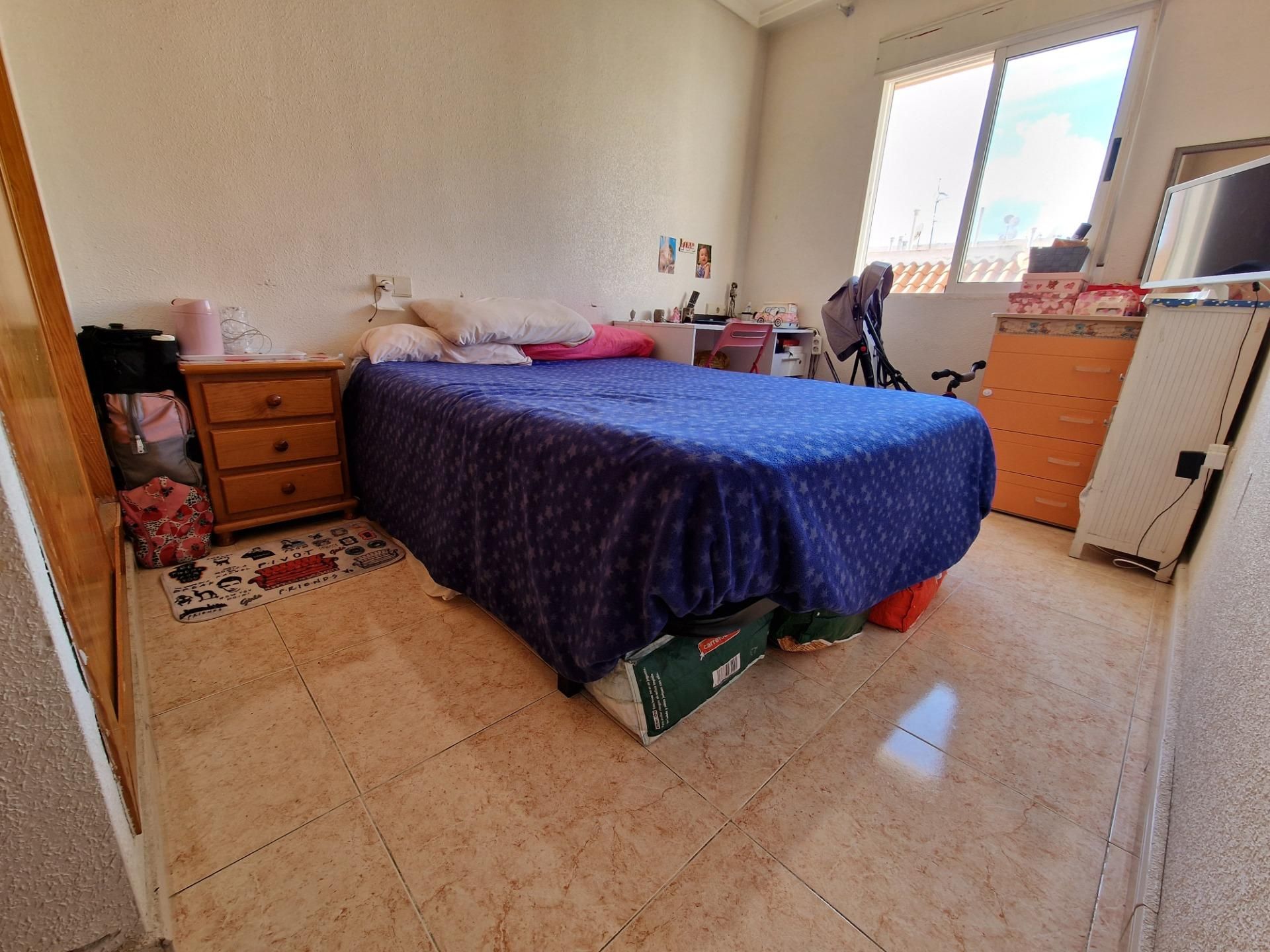 Habitación de Apartamento en venta en Torrevieja con Terraza, Balcón y Piscina comunitaria