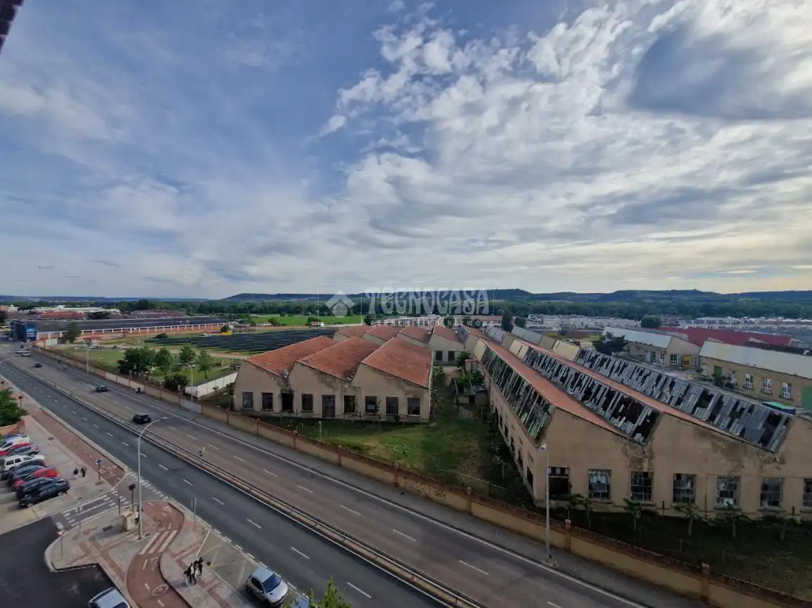 Vista exterior de Pis en venda en Palencia amb Terrassa