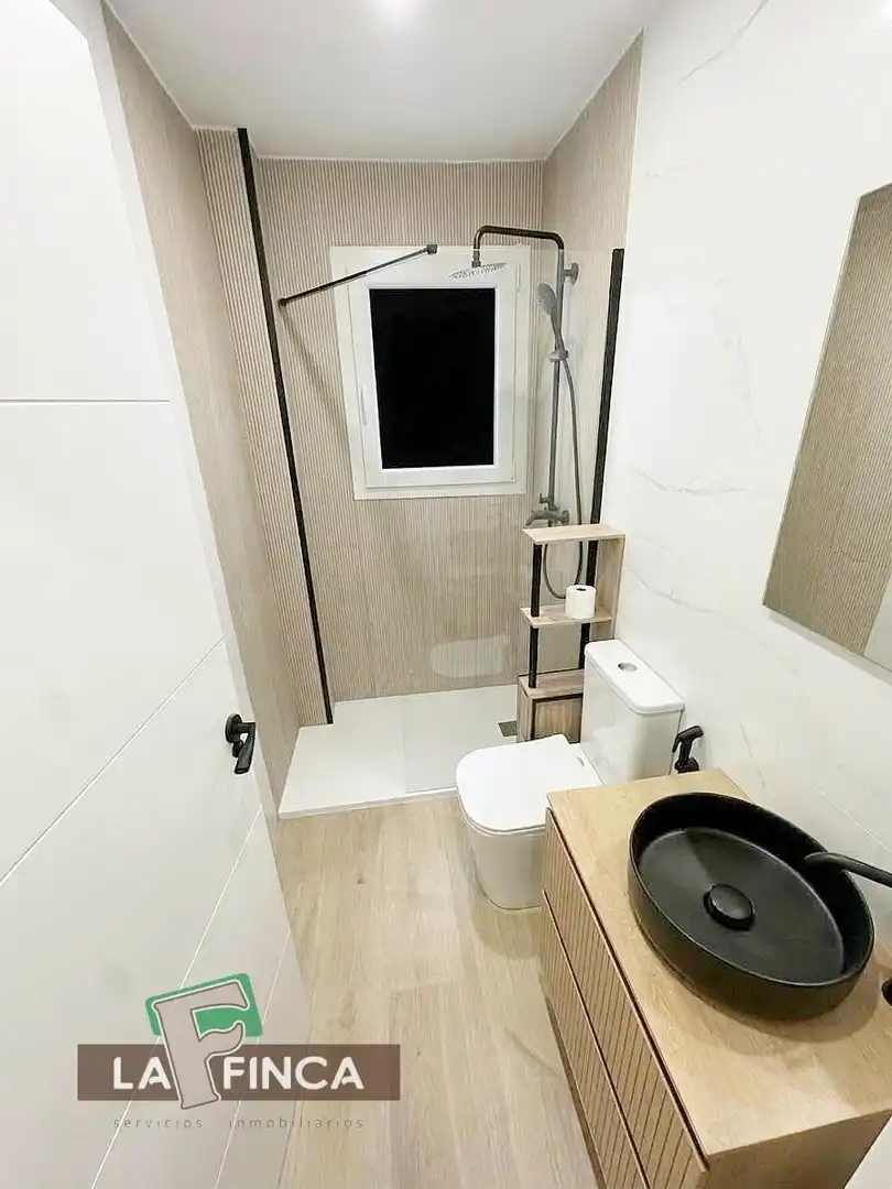 Baño de Piso en venta en Gijón  con Calefacción, Trastero y Amueblado