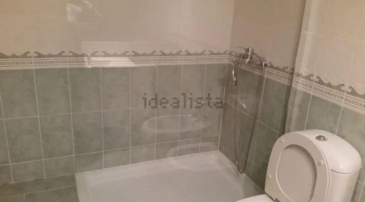 Baño de Piso de alquiler en Boadilla del Monte con Aire acondicionado, Jardín privado y Trastero
