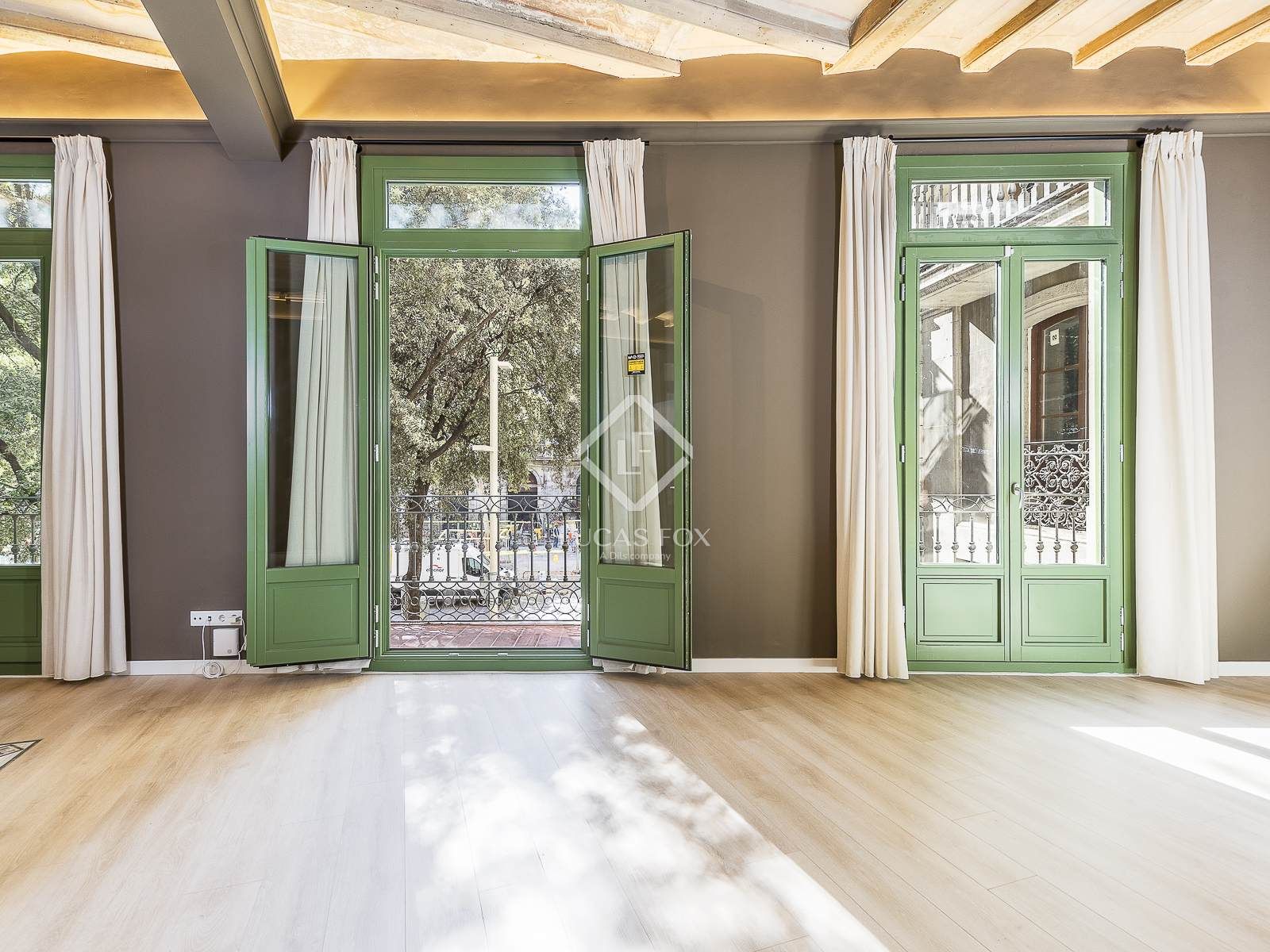 Exterior view of Flat for sale in  Barcelona Capital  with Air Conditioner, Heating and Parquet flooring
