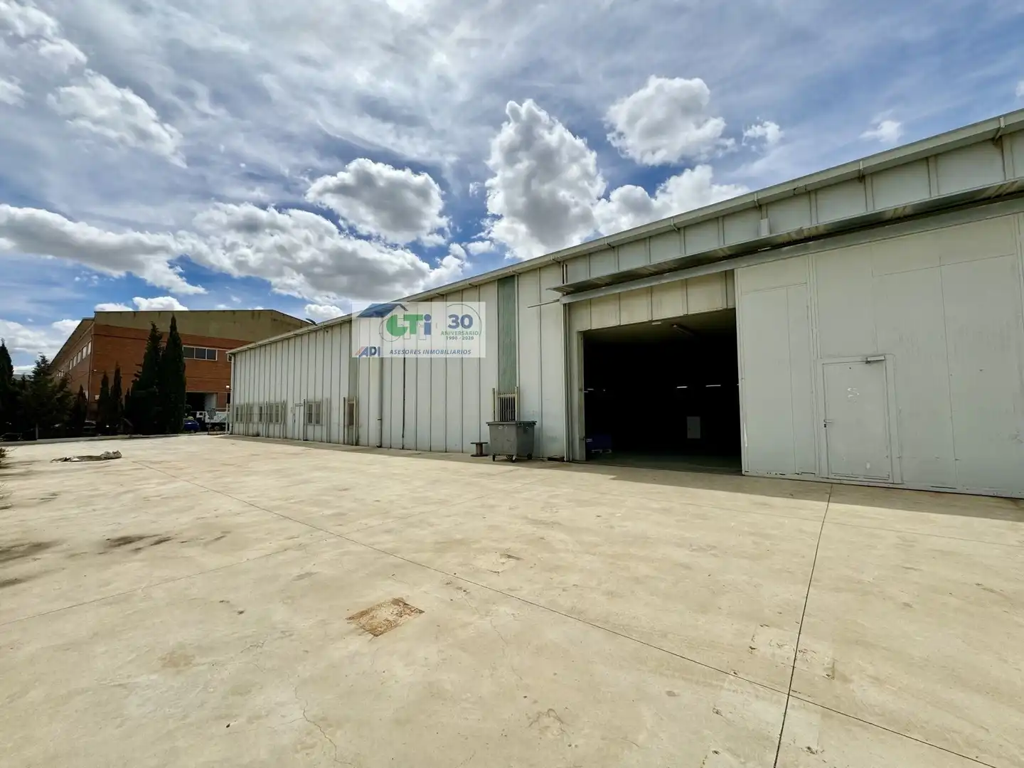 Vista exterior de Nau industrial en venda en Zaragoza