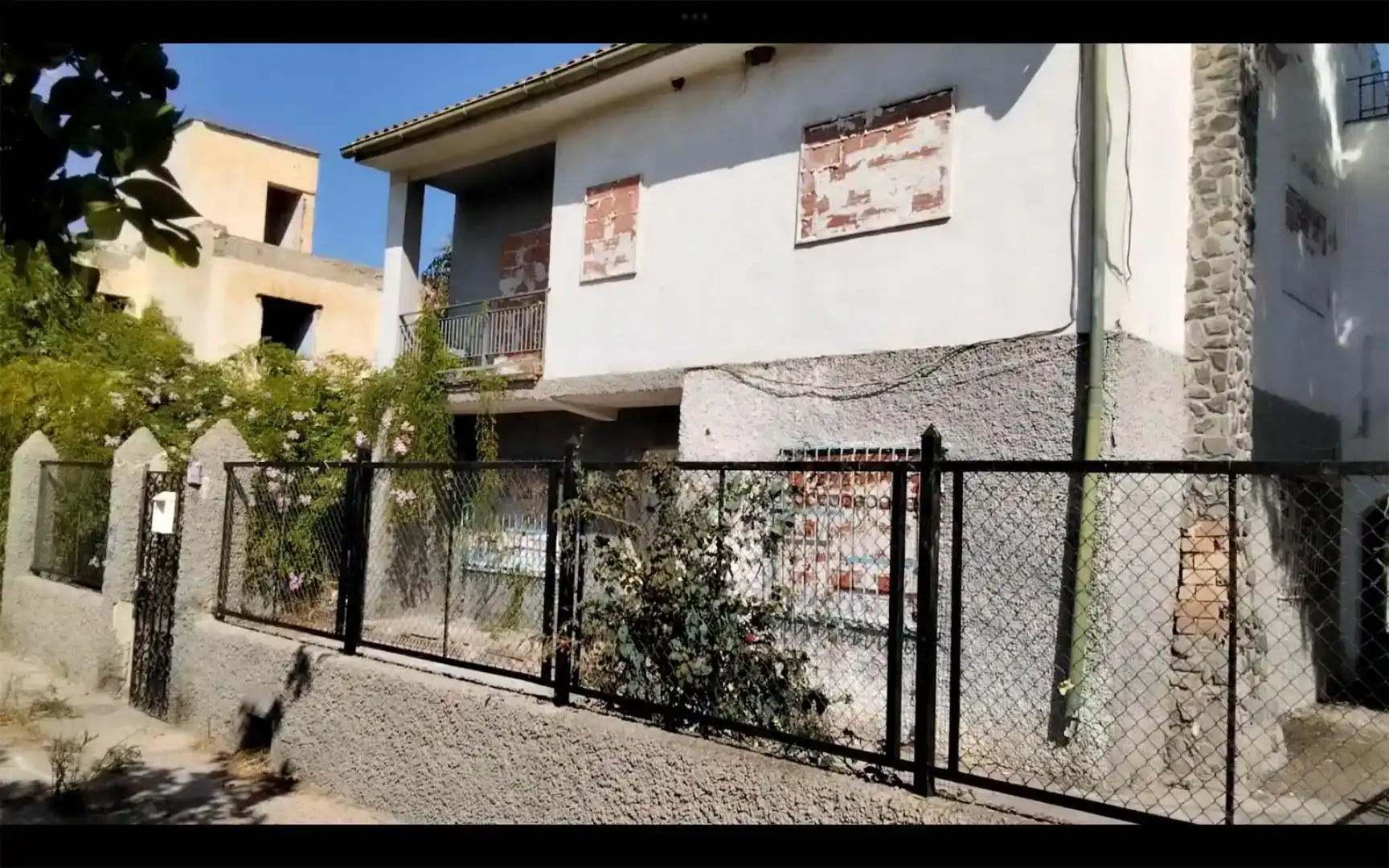 Vista exterior de Casa o xalet en venda en Motril amb Jardí privat