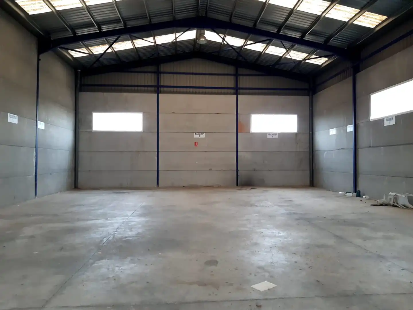 Industrial buildings for sale in C/ de Lassut, Senyera