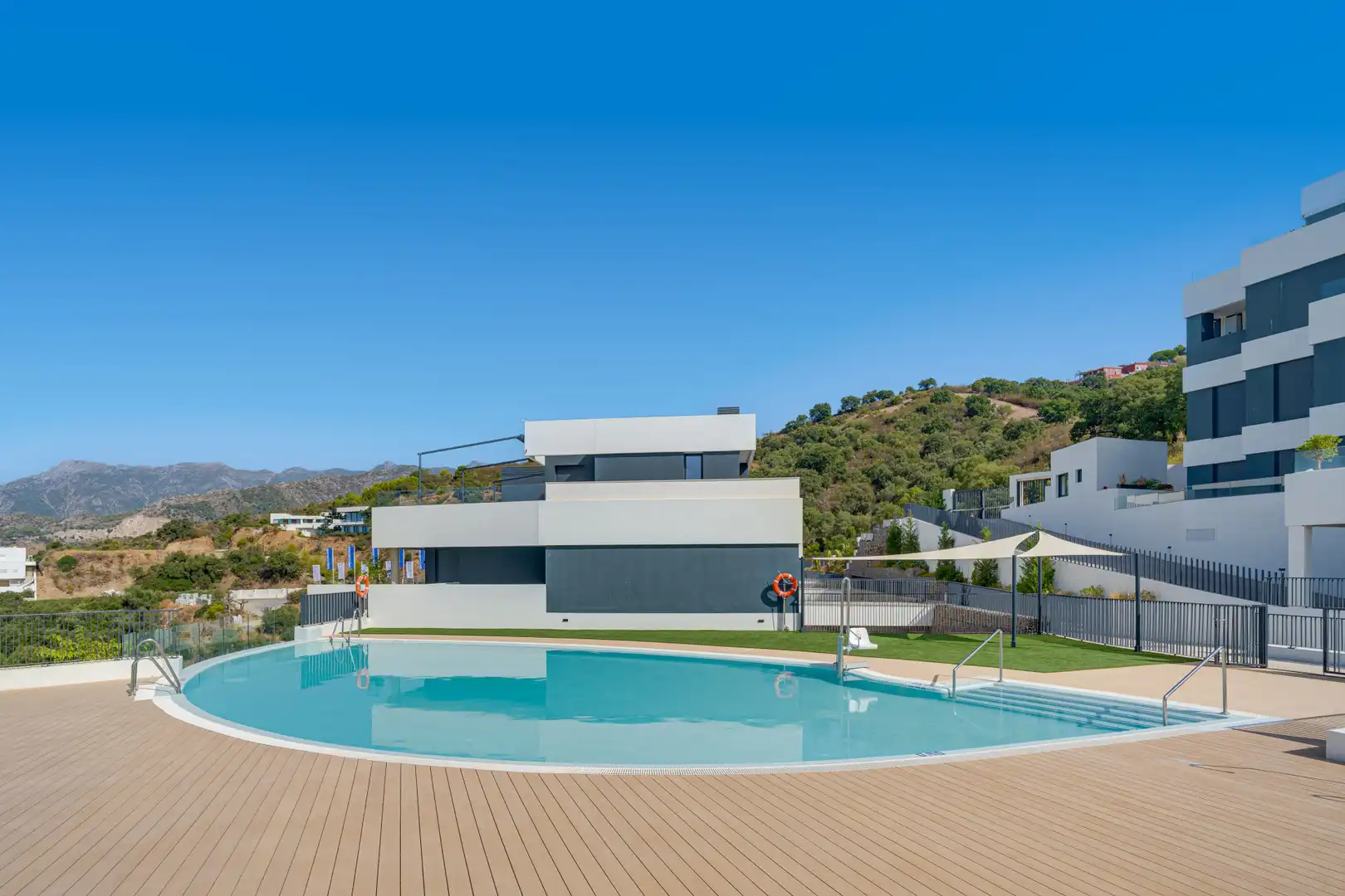 Bajo con piscina en venta en Río Real - Los Monteros, imagen 13