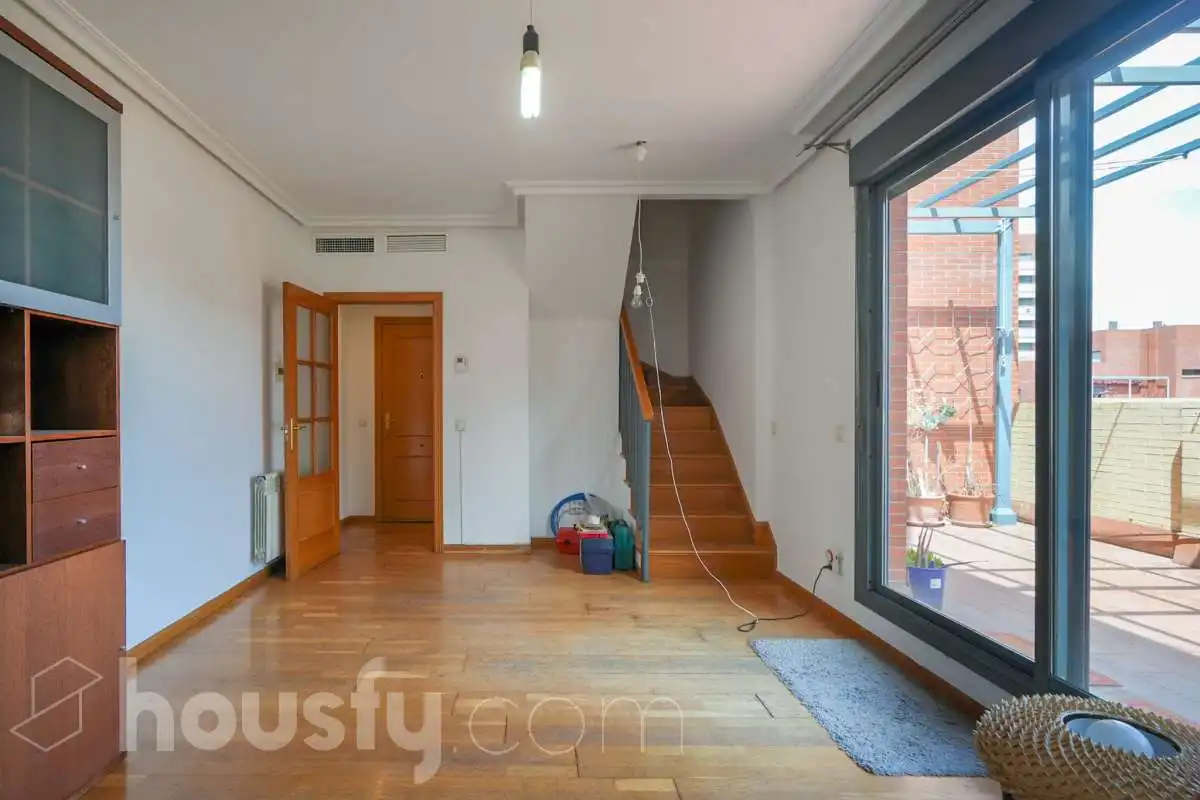 Flat for sale in Madrid  with Air Conditioner, Heating and Private garden