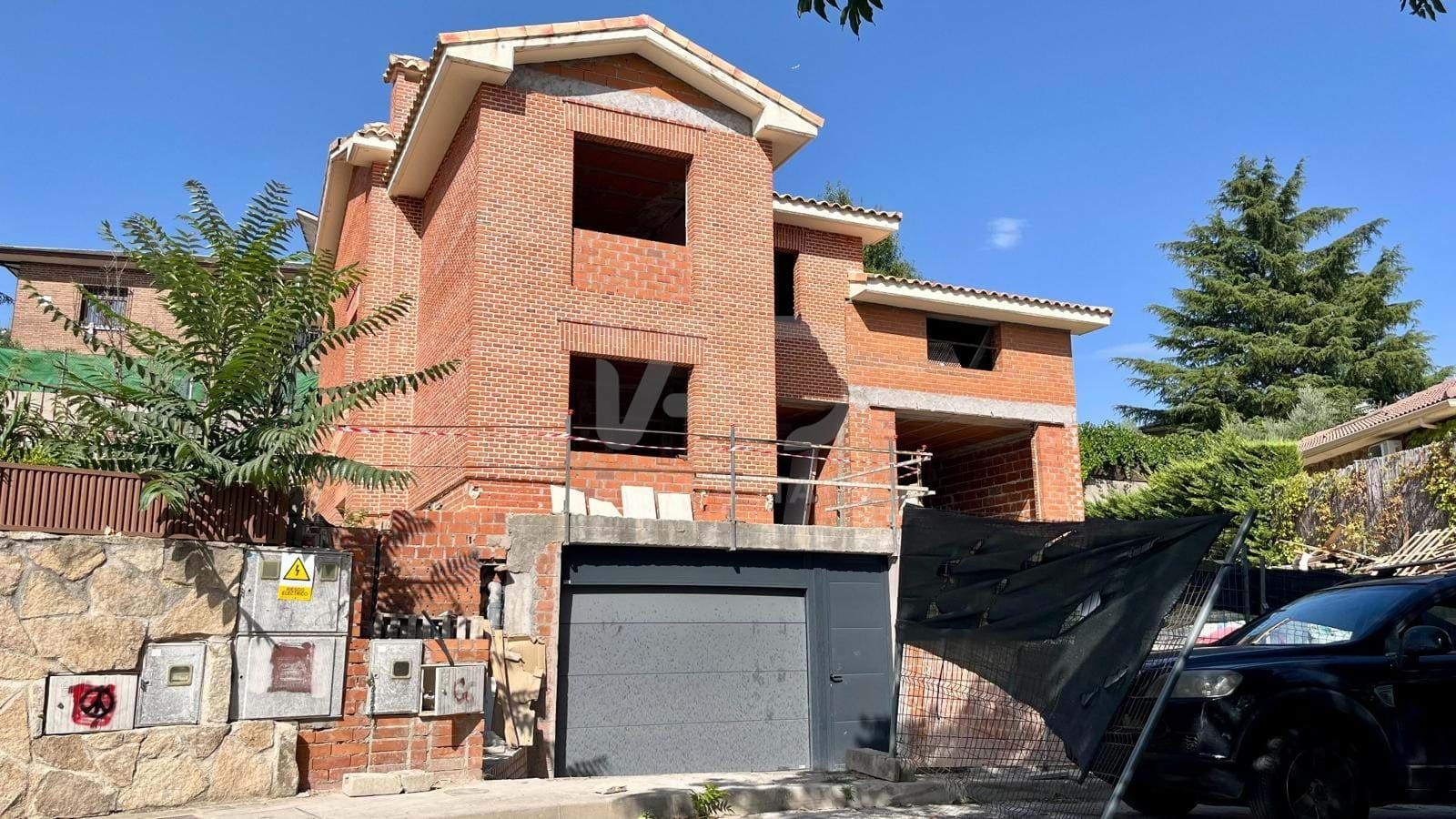 Exterior view of House or chalet for sale in  Madrid Capital  with Air Conditioner, Heating and Swimming Pool