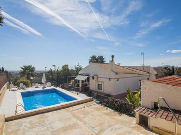 Xalet amb piscina en venda a Jubalcoi