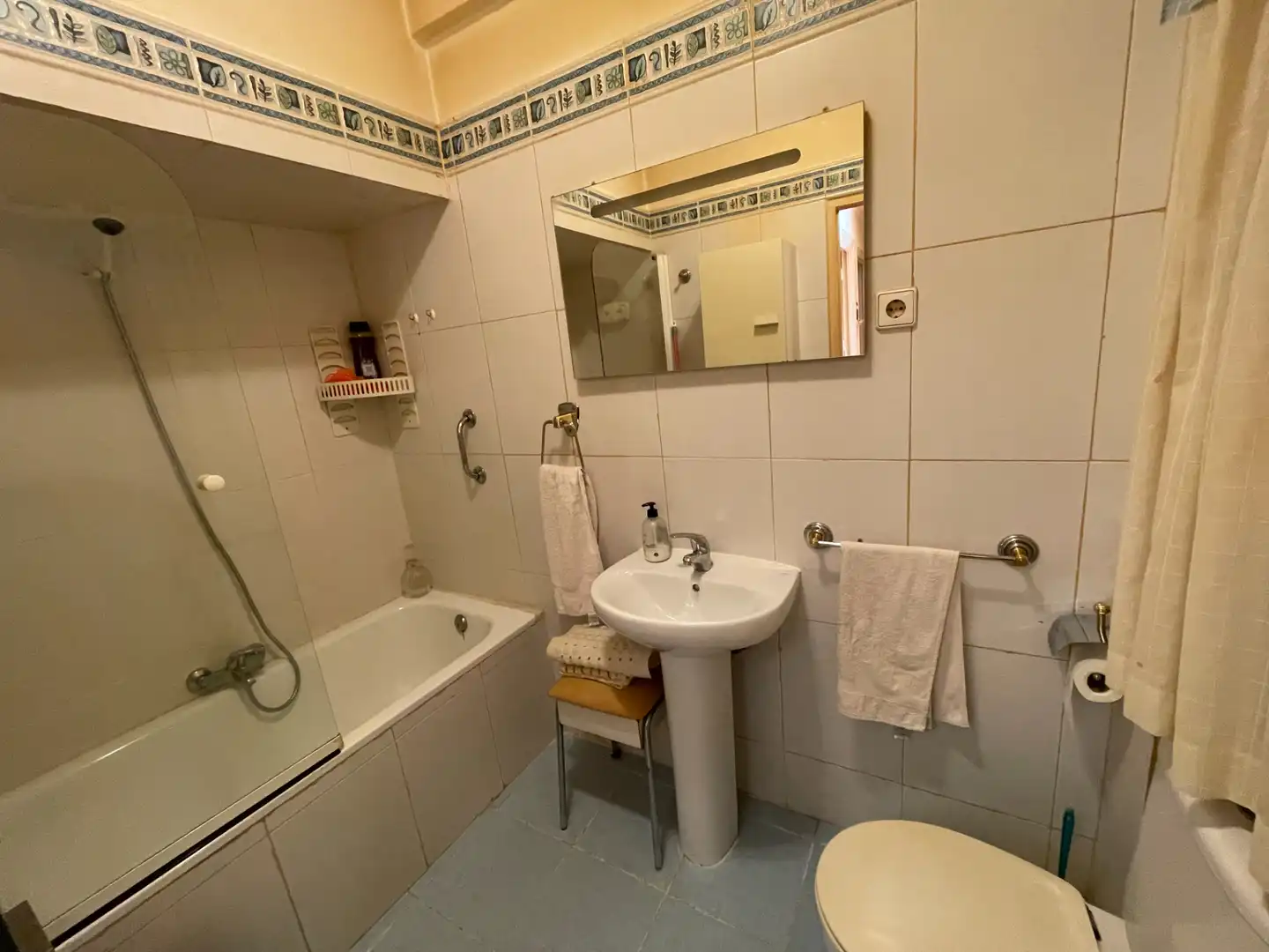 Baño de Piso en venta en Madrid con Calefacción y Trastero