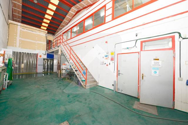 Nave industrial en Venta en Calle ISAAC PERAL en Altos del Olivar - El Caracol