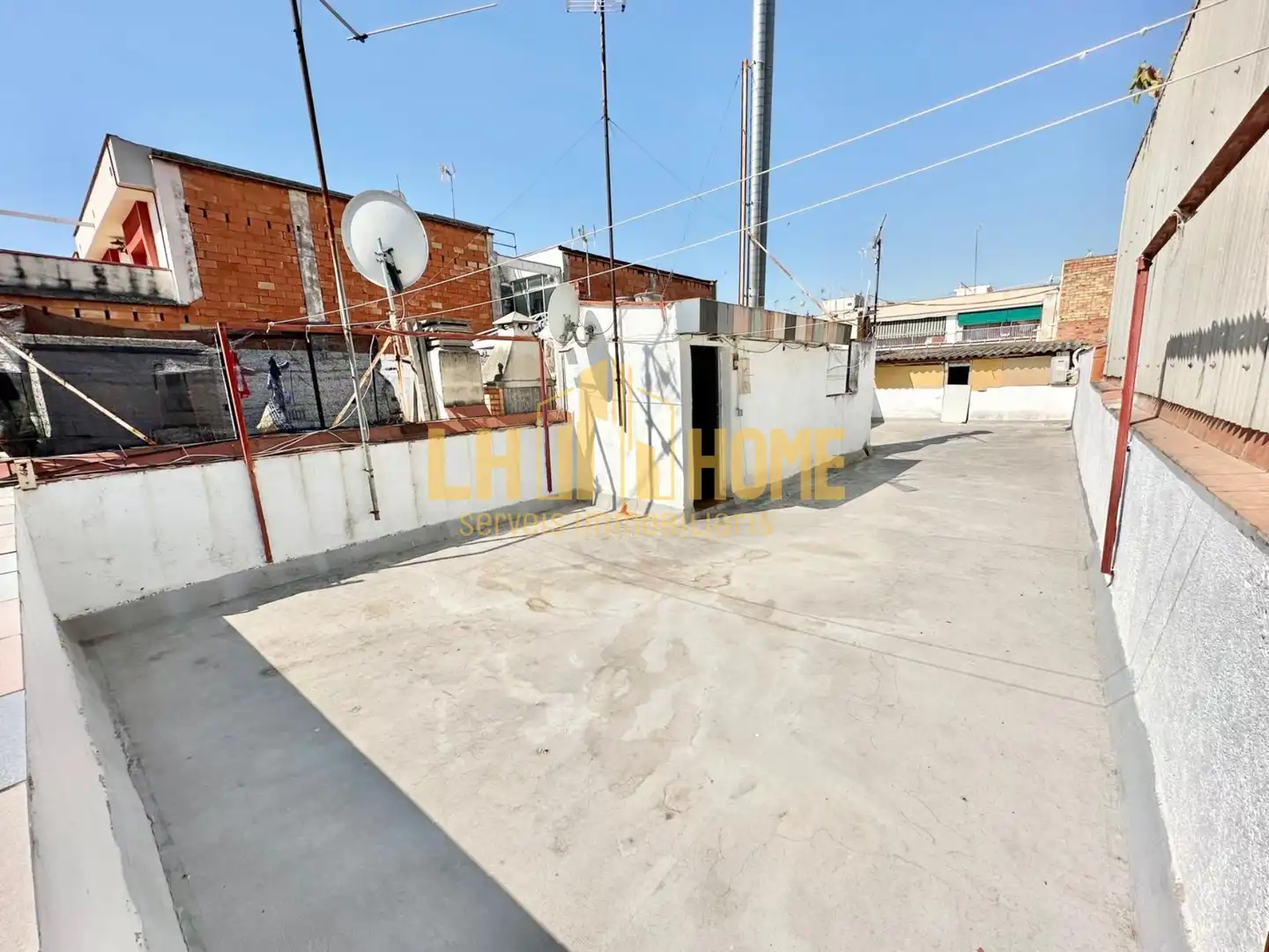 Exterior view of Attic for sale in Sant Boi de Llobregat  with Terrace and Storage room