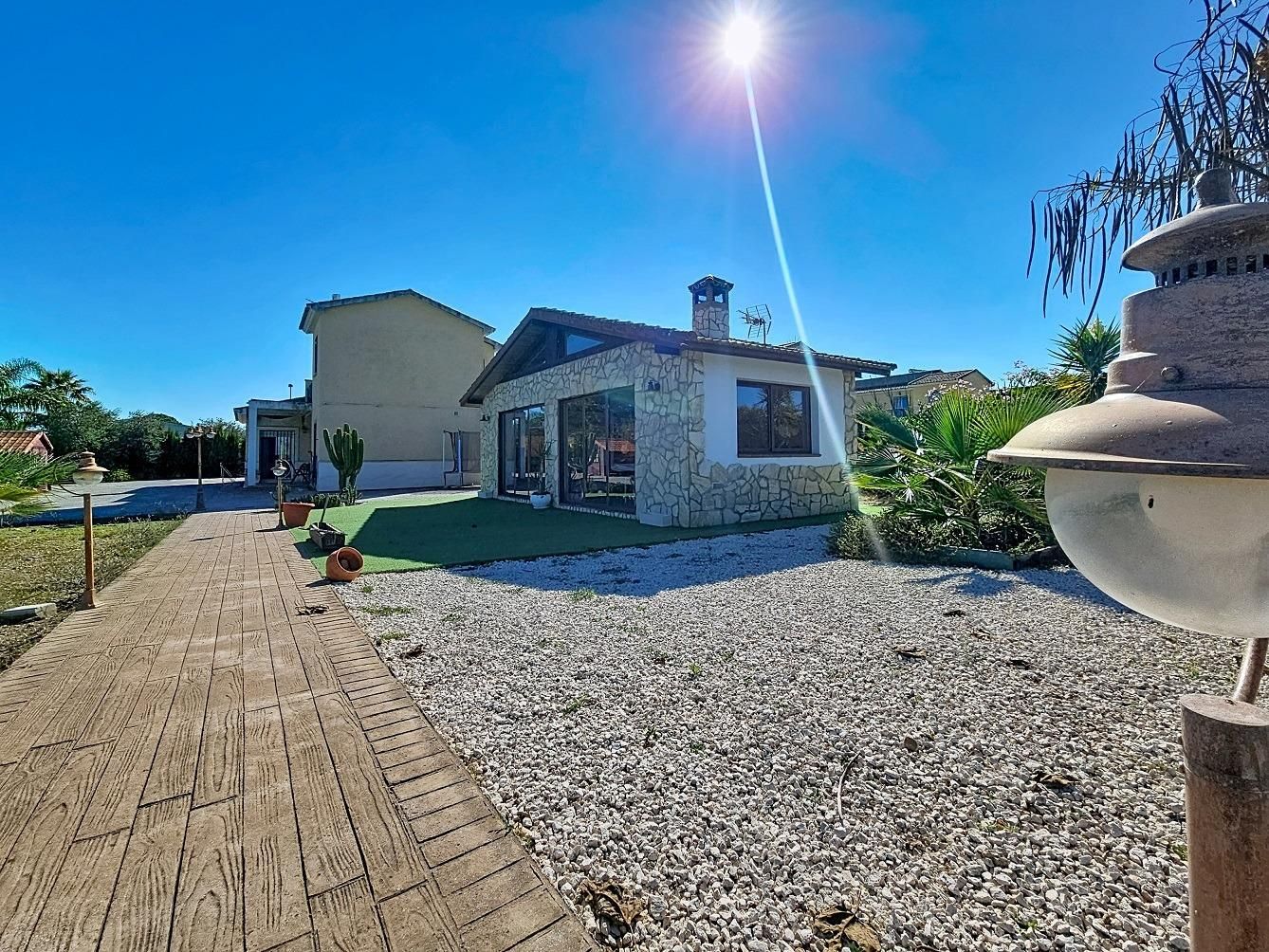 Exterior view of House or chalet for sale in La Carlota  with Air Conditioner, Private garden and Terrace