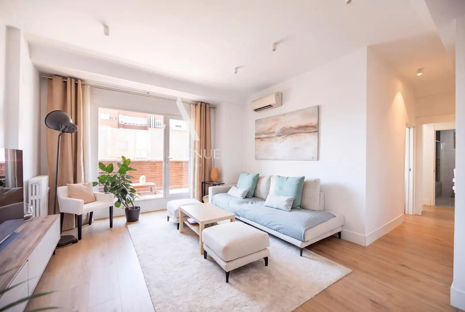 Living room of Attic for sale in Madrid  with Terrace and Storage room