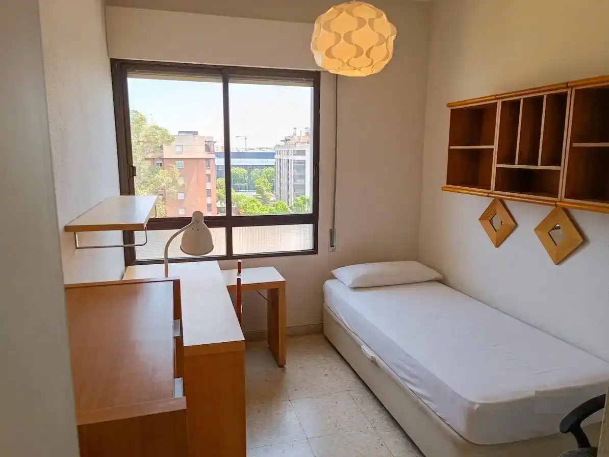 Schlafzimmer von Wohnung zur Miete in Sevilla mit Klimaanlage, Schwimmbad und Möbliert