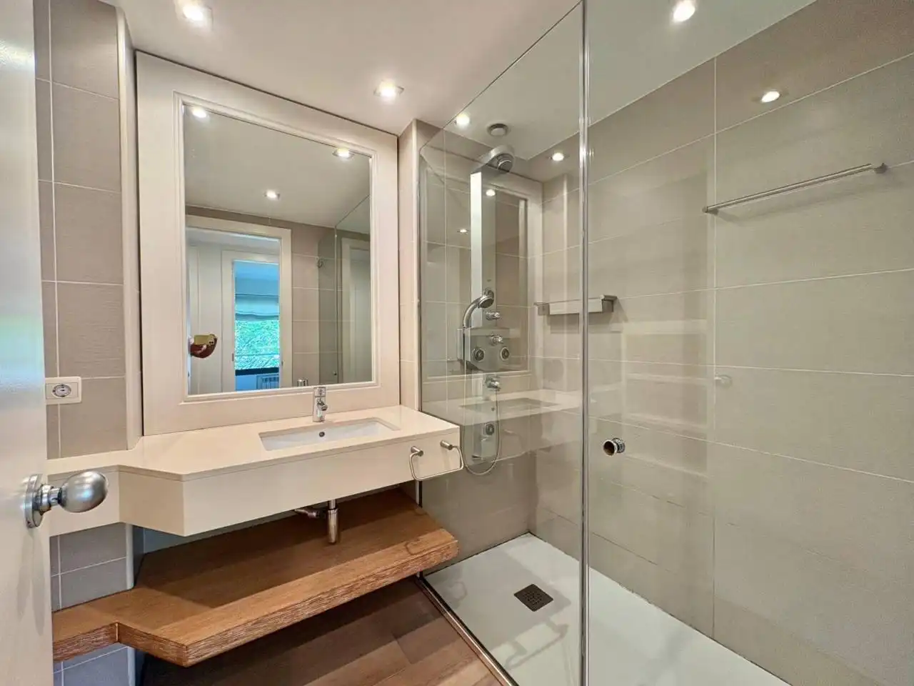 Baño de Piso de alquiler en Sant Cugat del Vallès con Aire acondicionado, Calefacción y Terraza