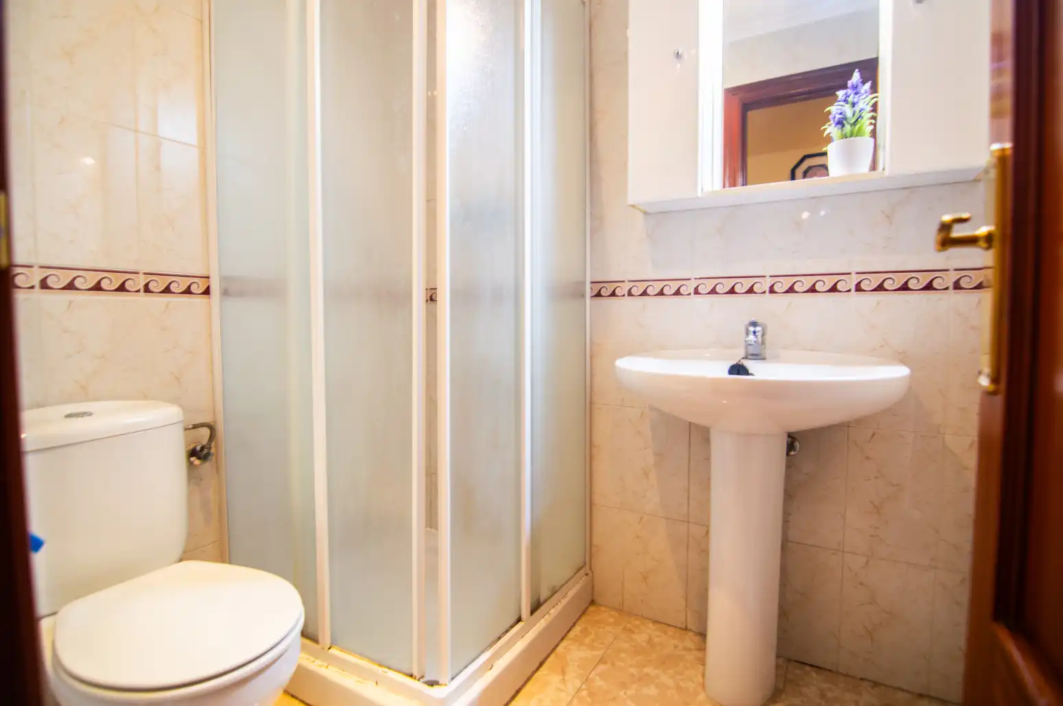 Bathroom of Flat for sale in Oviedo   with Heating, Parquet flooring and Terrace
