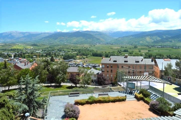 Vista exterior de Àtic de lloguer en Puigcerdà amb Calefacció, Parquet i Terrassa
