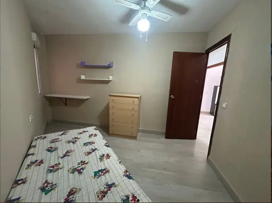 Dormitori de Apartament en venda en Torrevieja amb Terrassa, Piscina i Moblat