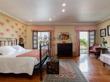 House with balcony for sale in O Carril