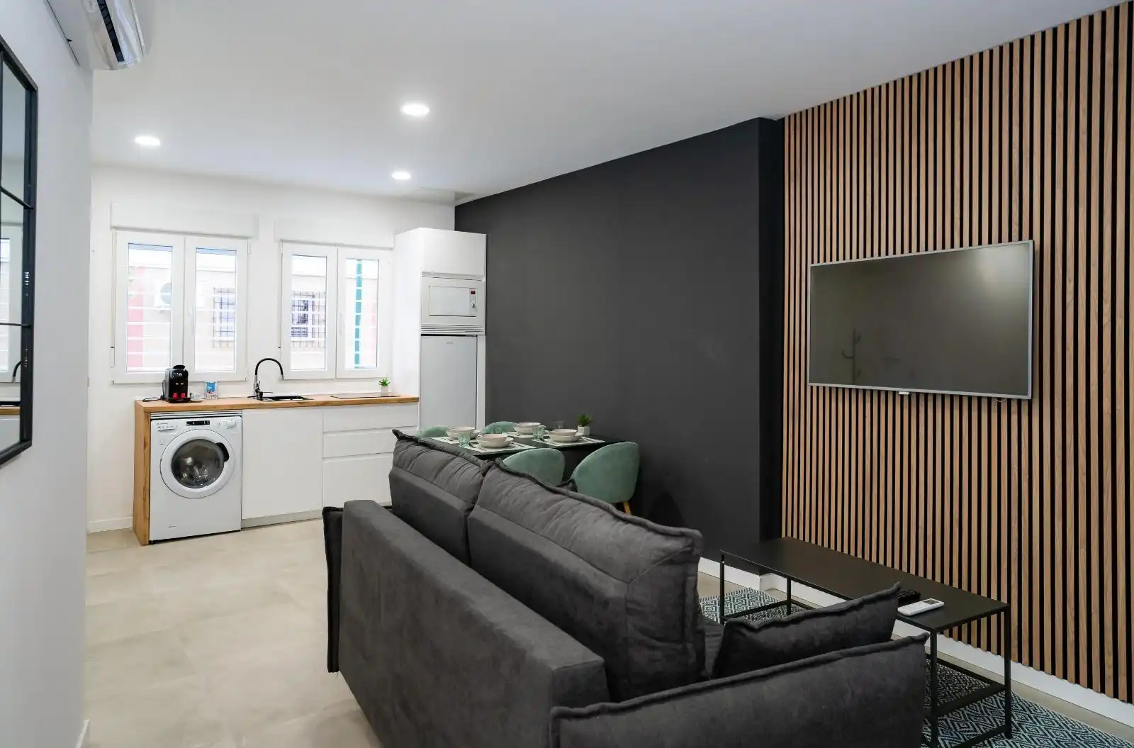 Living room of Flat for sale in Málaga  with Air Conditioner, Furnished and Community pool