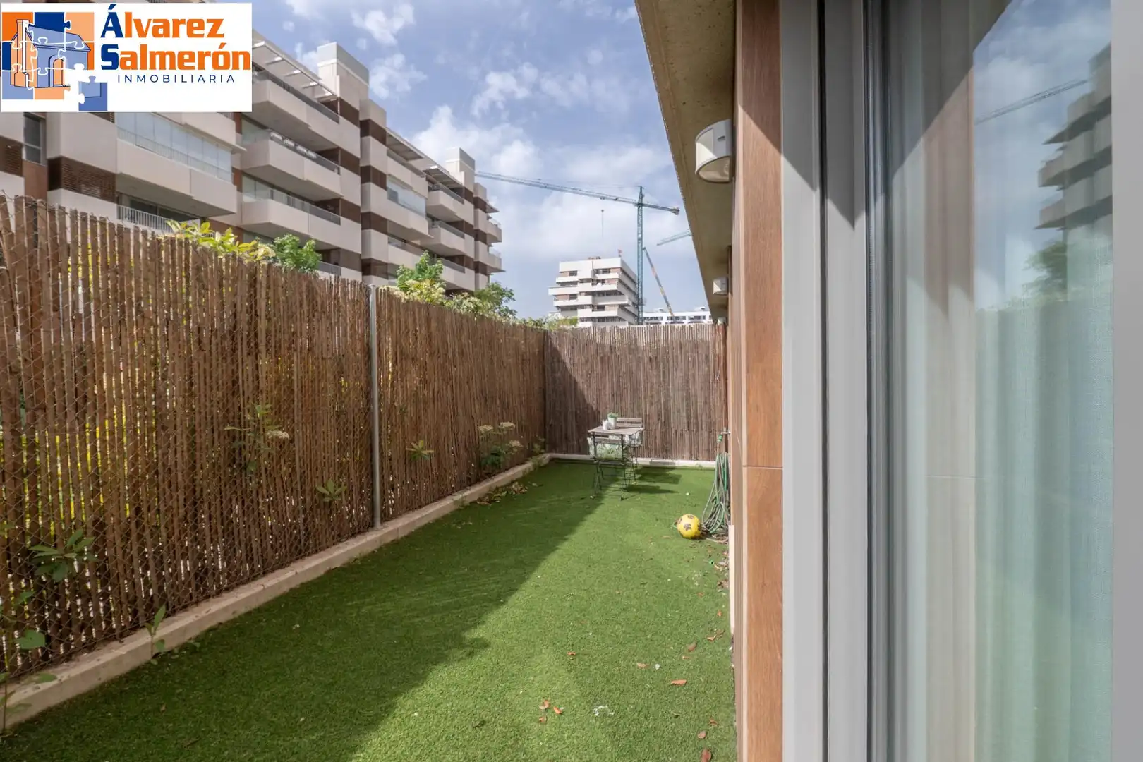 Terrassa de Pis en venda en Granada amb Moblat i Piscina comunitària