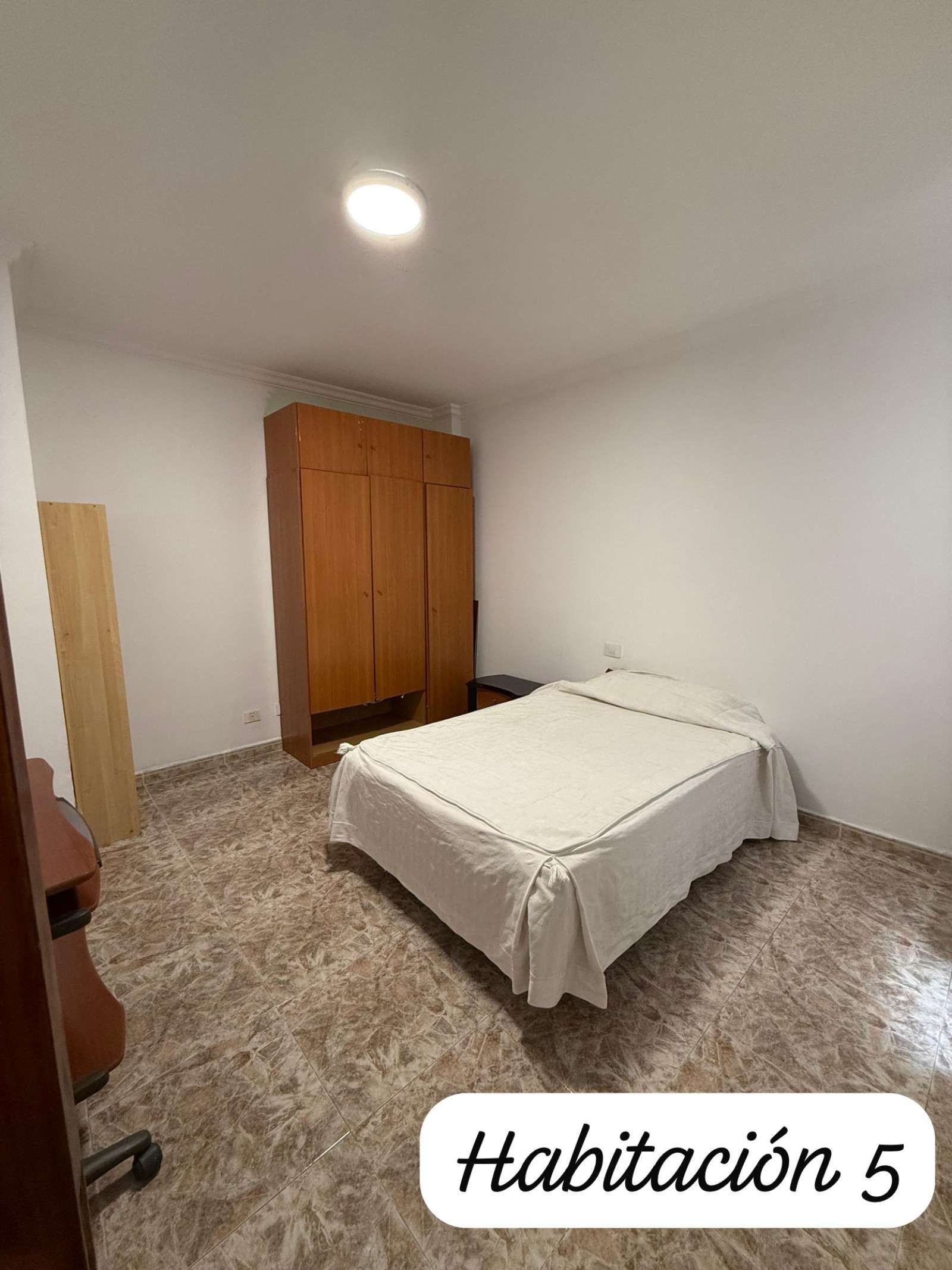 Dormitori de Pis per a compartir en Las Palmas de Gran Canaria amb Aire condicionat i Terrassa