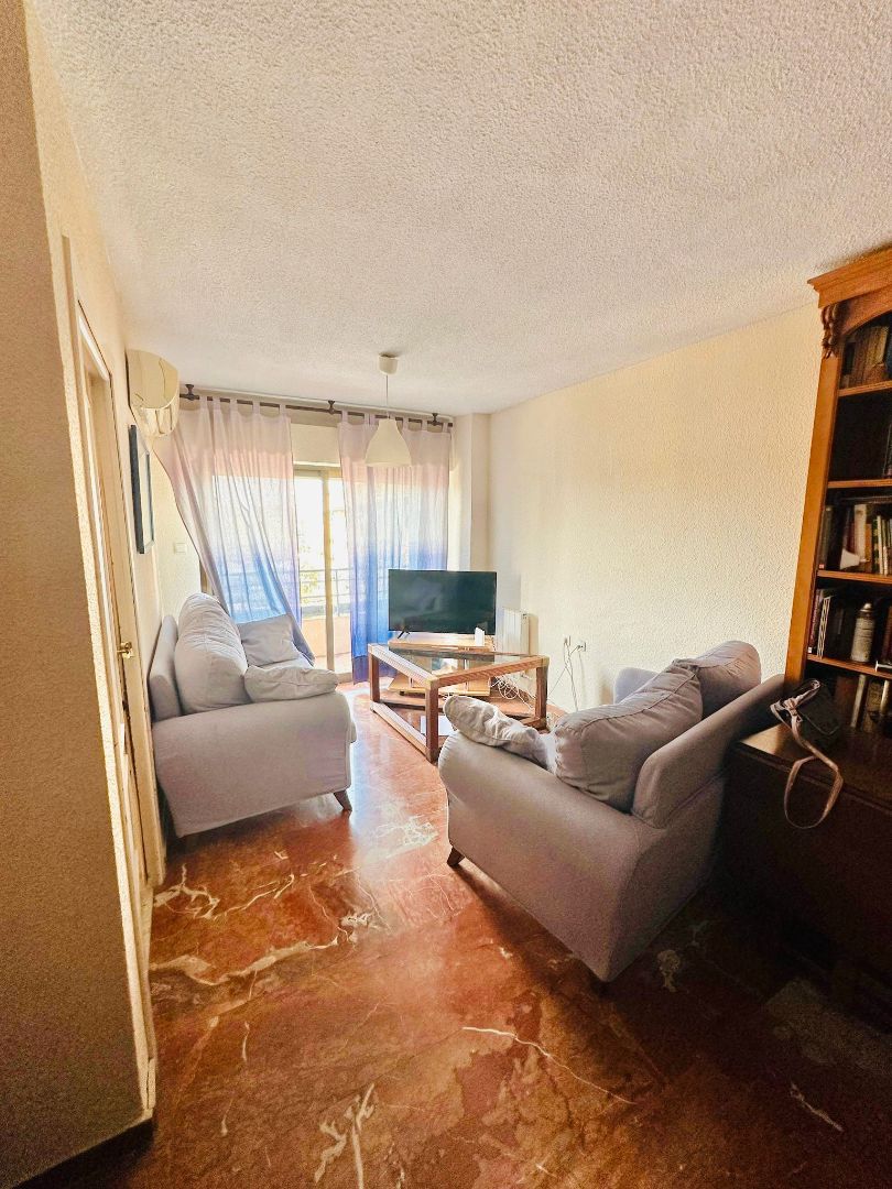 Living room of Flat to rent in  Granada Capital  with Air Conditioner, Heating and Terrace