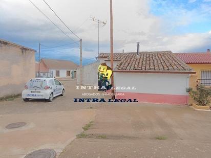 Vista exterior de Casa o xalet en venda en Robliza de Cojos amb Calefacció i Moblat