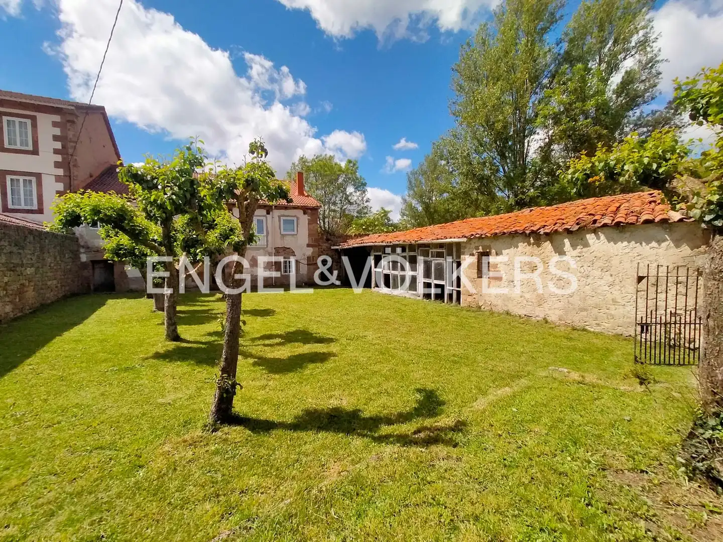Houses for sale in Hermandad de Campoo de Suso  with Heating and Private garden