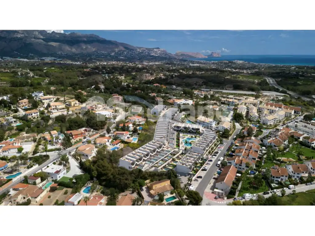 Vista exterior de Pis en venda en L'Alfàs del Pi amb Jardí privat, Terrassa i Piscina