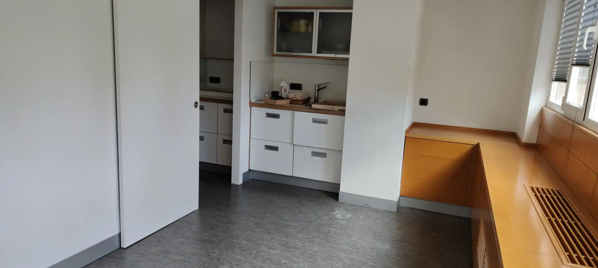 Cuina de Oficina en venda en  Pamplona / Iruña amb Moblat