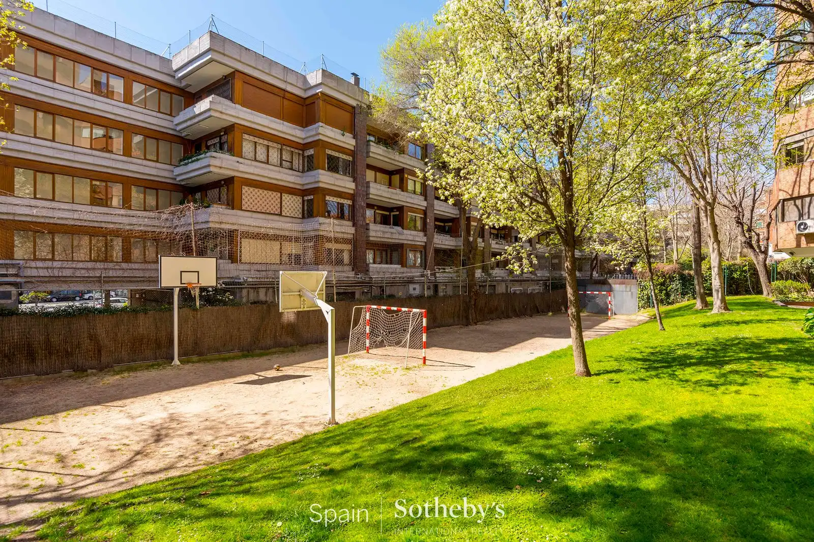 Vista exterior de Apartament en venda en Madrid amb Aire condicionat, Calefacció i Terrassa