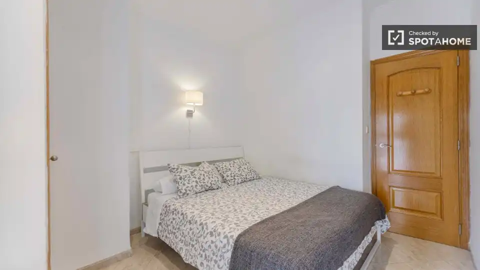 Habitación de Apartamento para compartir en Valencia con Aire acondicionado, Calefacción y Terraza