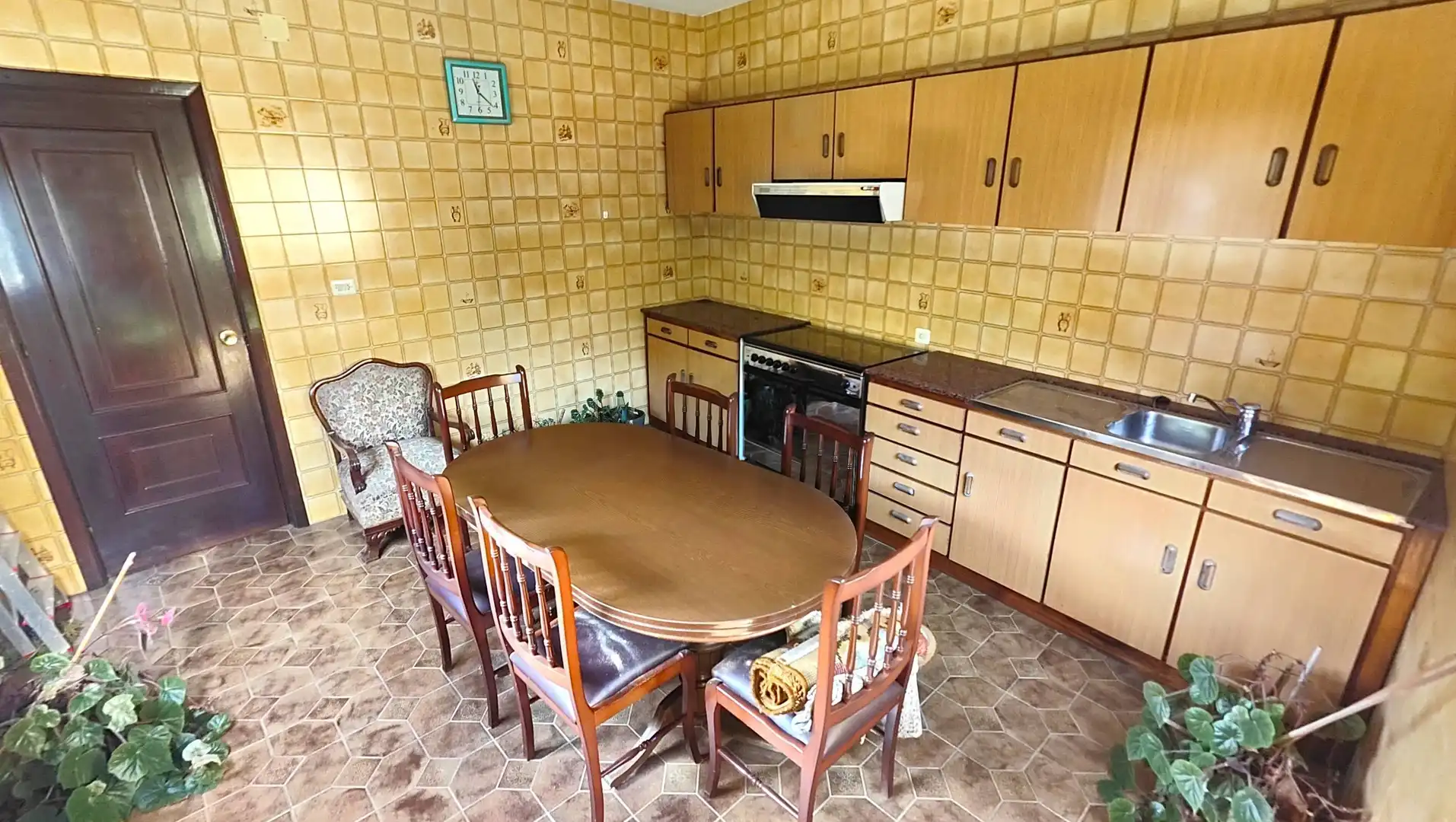Cuina de Casa o xalet en venda en Santiago de Compostela  amb Jardí privat i Moblat