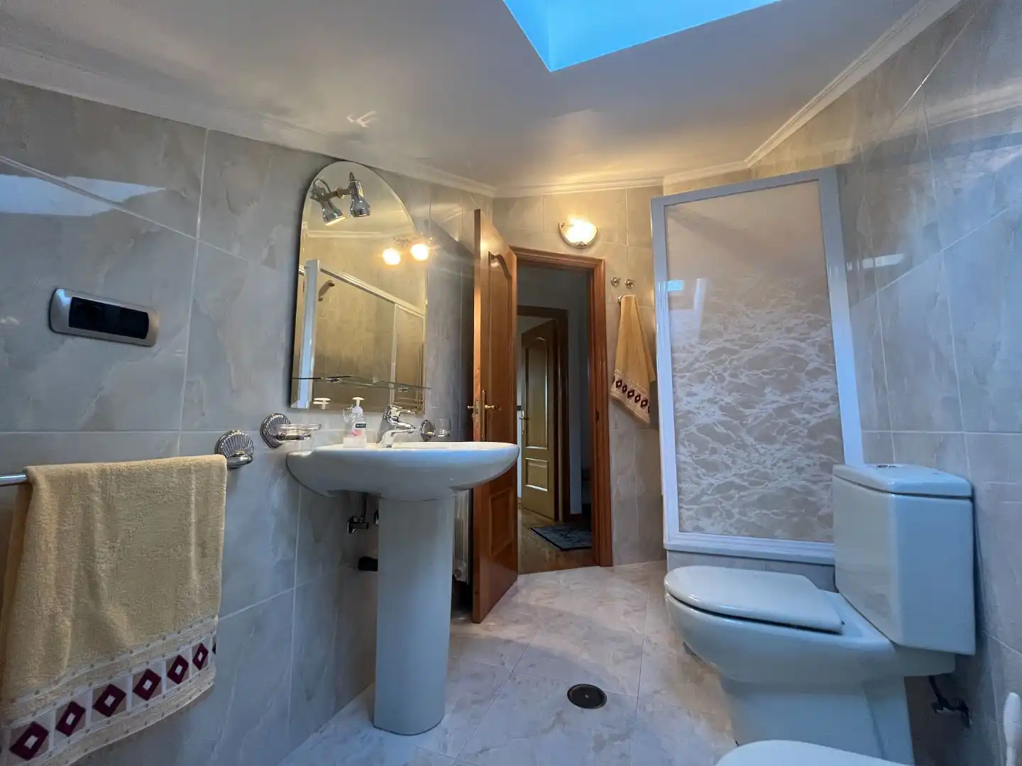 Bathroom of Duplexes for sale in Monforte de Lemos  with Heating, Private garden and Parquet flooring