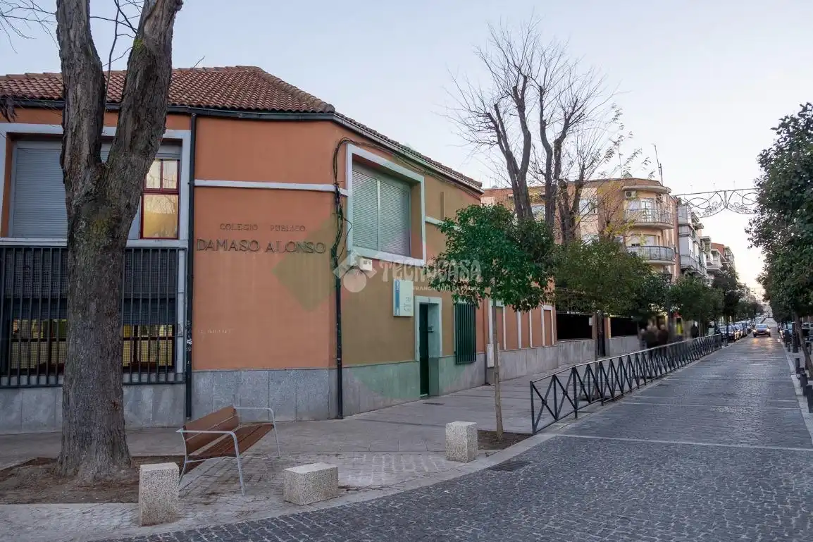 Vista exterior de Pis en venda en Madrid amb Aire condicionat