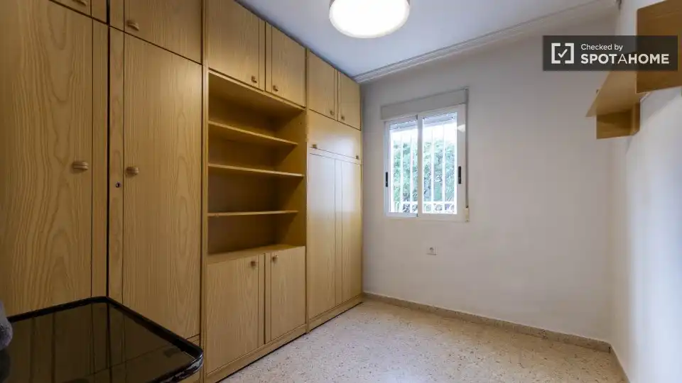 Habitación de Piso de alquiler en Valencia con Aire acondicionado, Calefacción y Amueblado