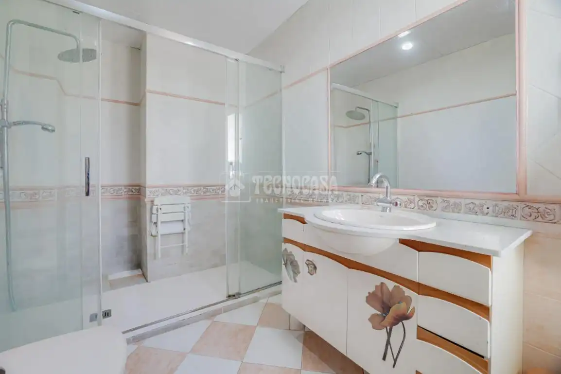 Baño de Piso en venta en L'Hospitalet de Llobregat con Aire acondicionado, Calefacción y Terraza