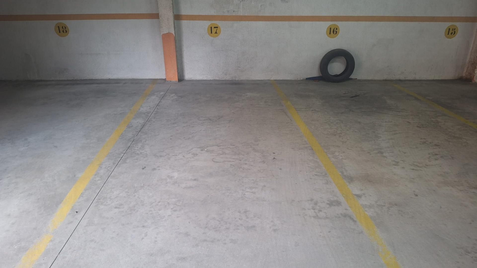 Parking of Garage to rent in Manlleu