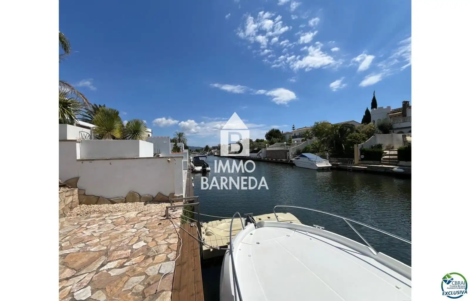 Vista exterior de Casa o xalet en venda en Empuriabrava amb Calefacció, Jardí privat i Terrassa
