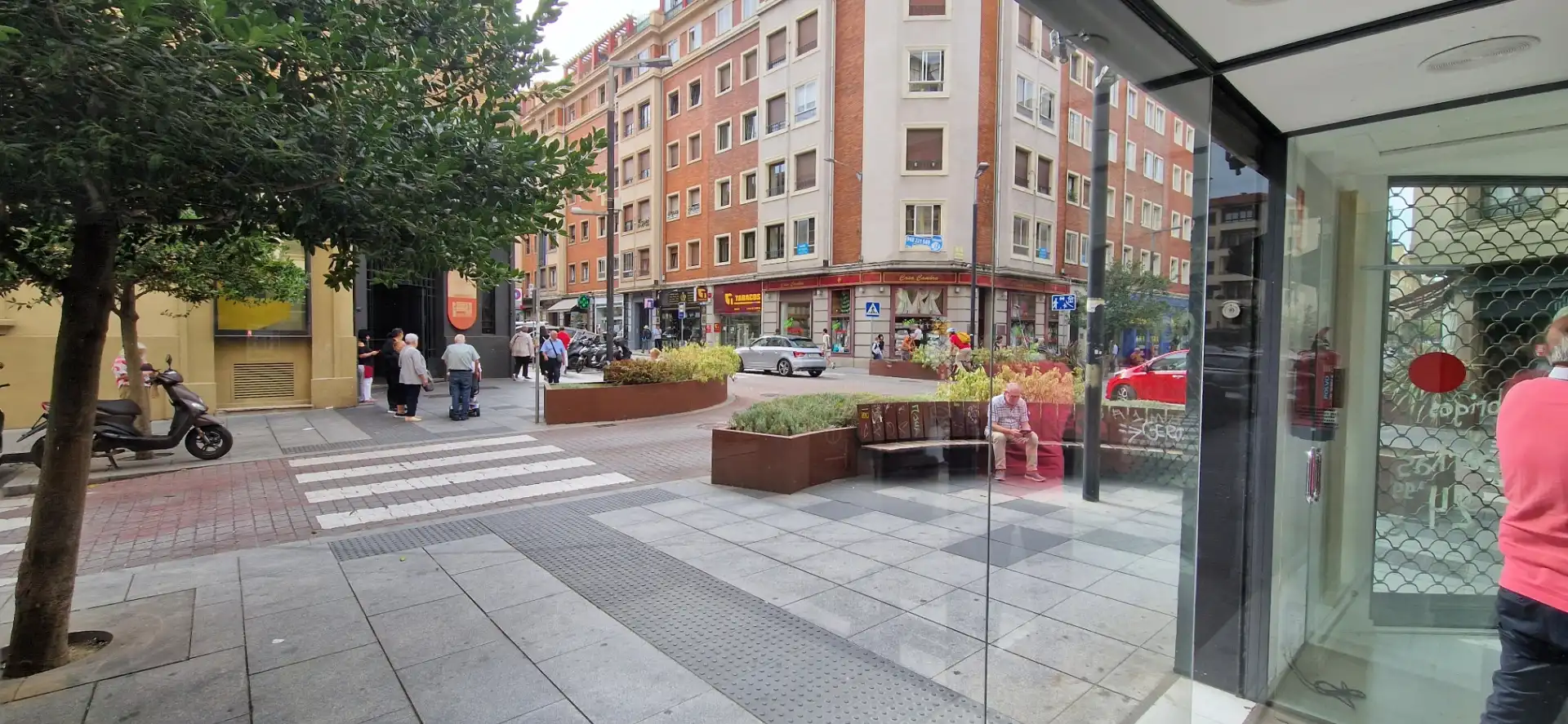 Vista exterior de Local de lloguer en  Pamplona / Iruña amb Aire condicionat, Calefacció i Parquet