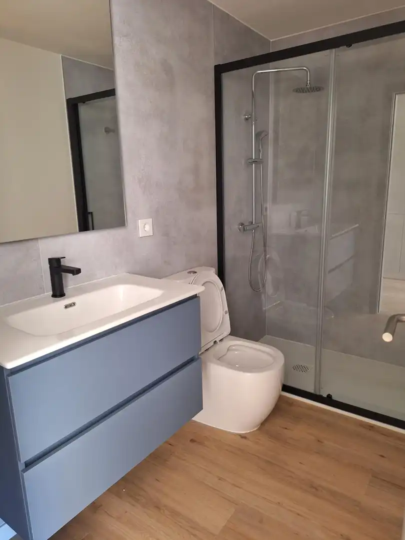 Baño de Apartamento de alquiler en Alcalá de Henares con Aire acondicionado, Calefacción y Jardín privado