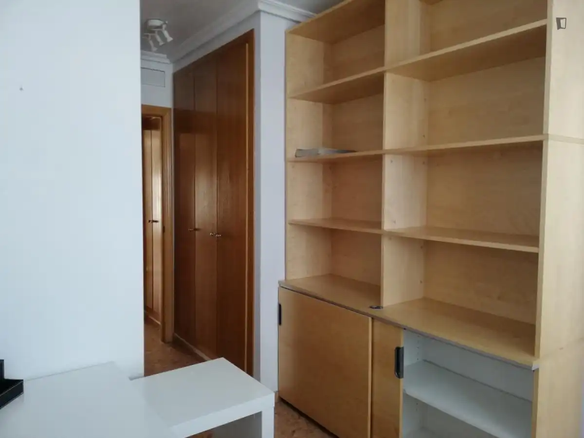 Dormitori de Apartament per a compartir en Valencia amb Aire condicionat, Moblat i Forn